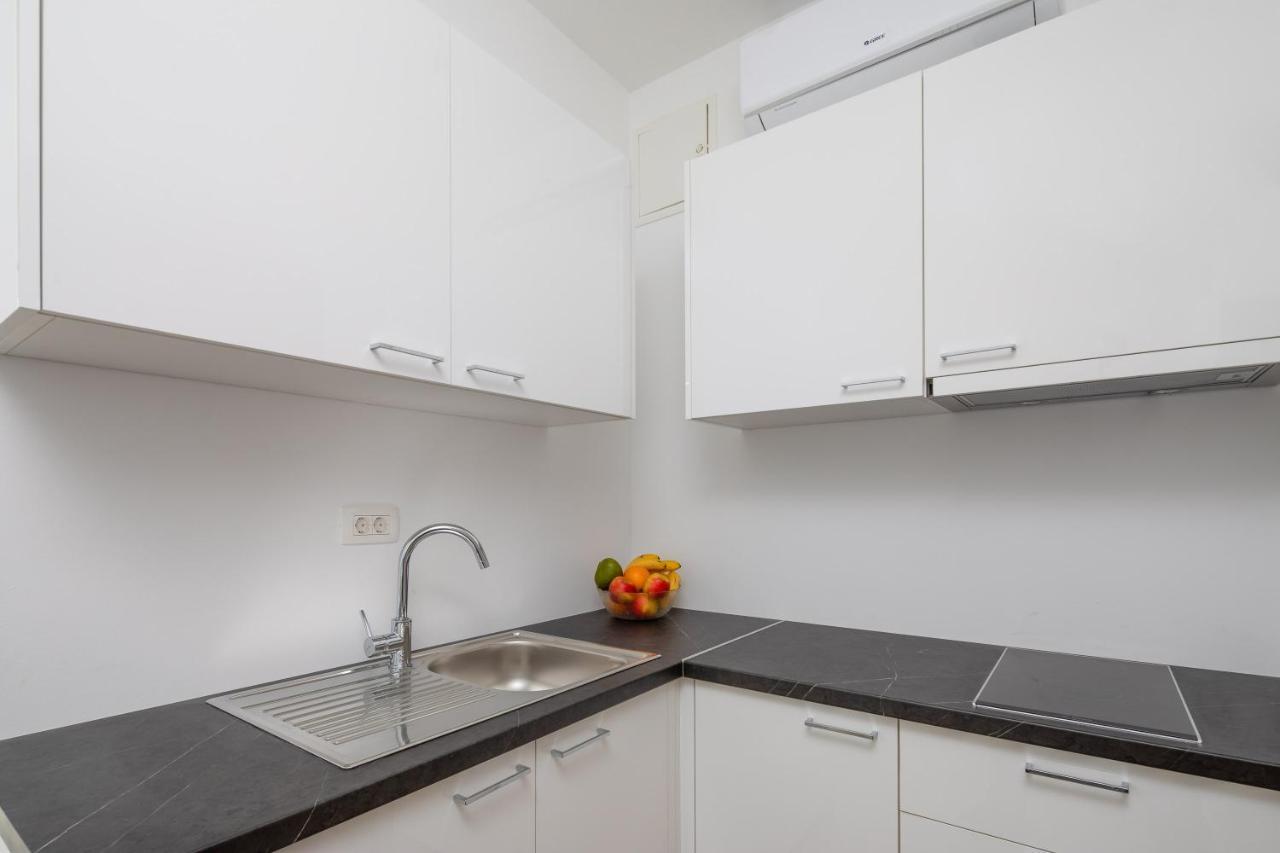Absolute Beach Holidays Apartment Dugi Rat Ngoại thất bức ảnh