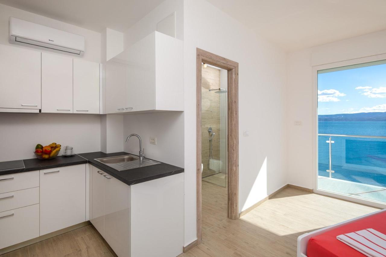 Absolute Beach Holidays Apartment Dugi Rat Ngoại thất bức ảnh