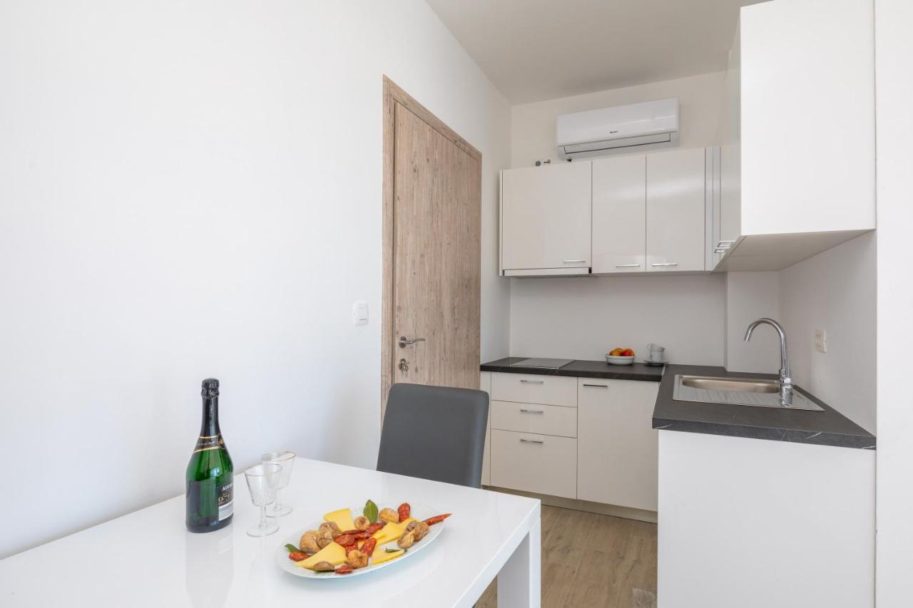 Absolute Beach Holidays Apartment Dugi Rat Ngoại thất bức ảnh