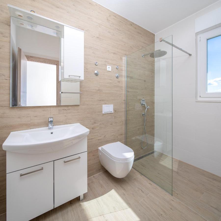 Absolute Beach Holidays Apartment Dugi Rat Ngoại thất bức ảnh