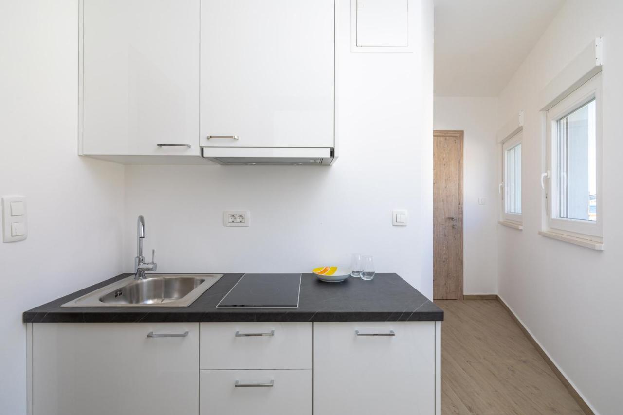 Absolute Beach Holidays Apartment Dugi Rat Ngoại thất bức ảnh