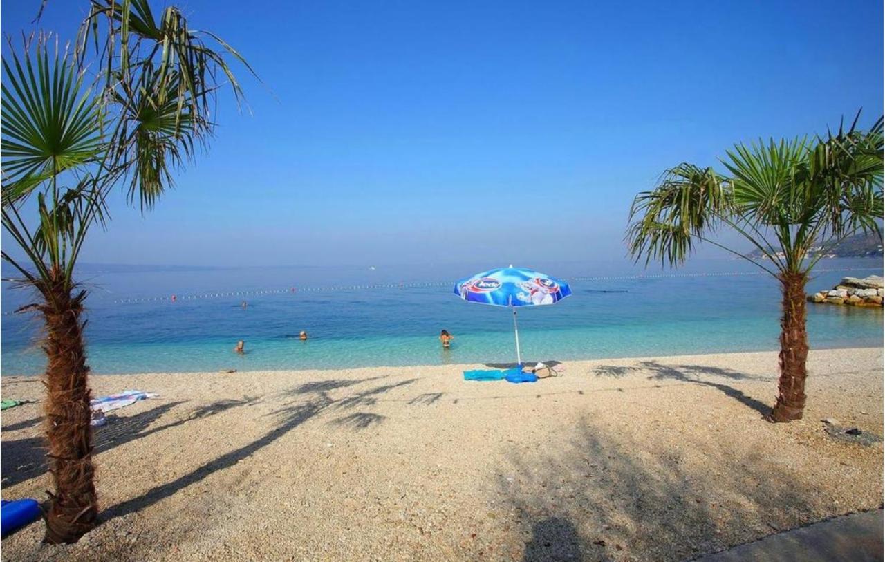 Absolute Beach Holidays Apartment Dugi Rat Ngoại thất bức ảnh